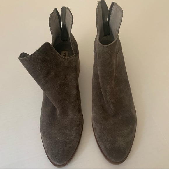 STEVE MADDEN Gray Suede Ankle Boots - Picture 1 of 7